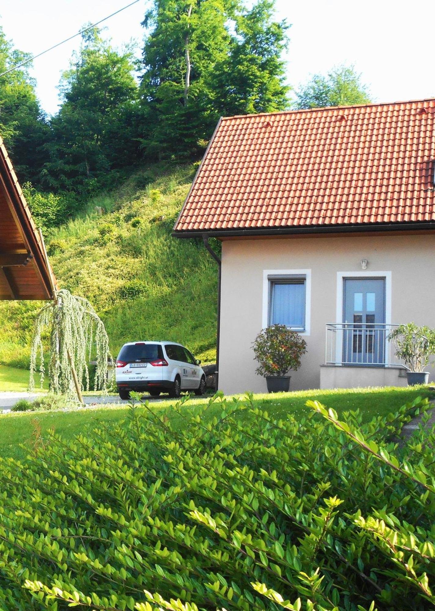 Ferienwohnungen Karin Am Seggauberg Leibnitz Buitenkant foto